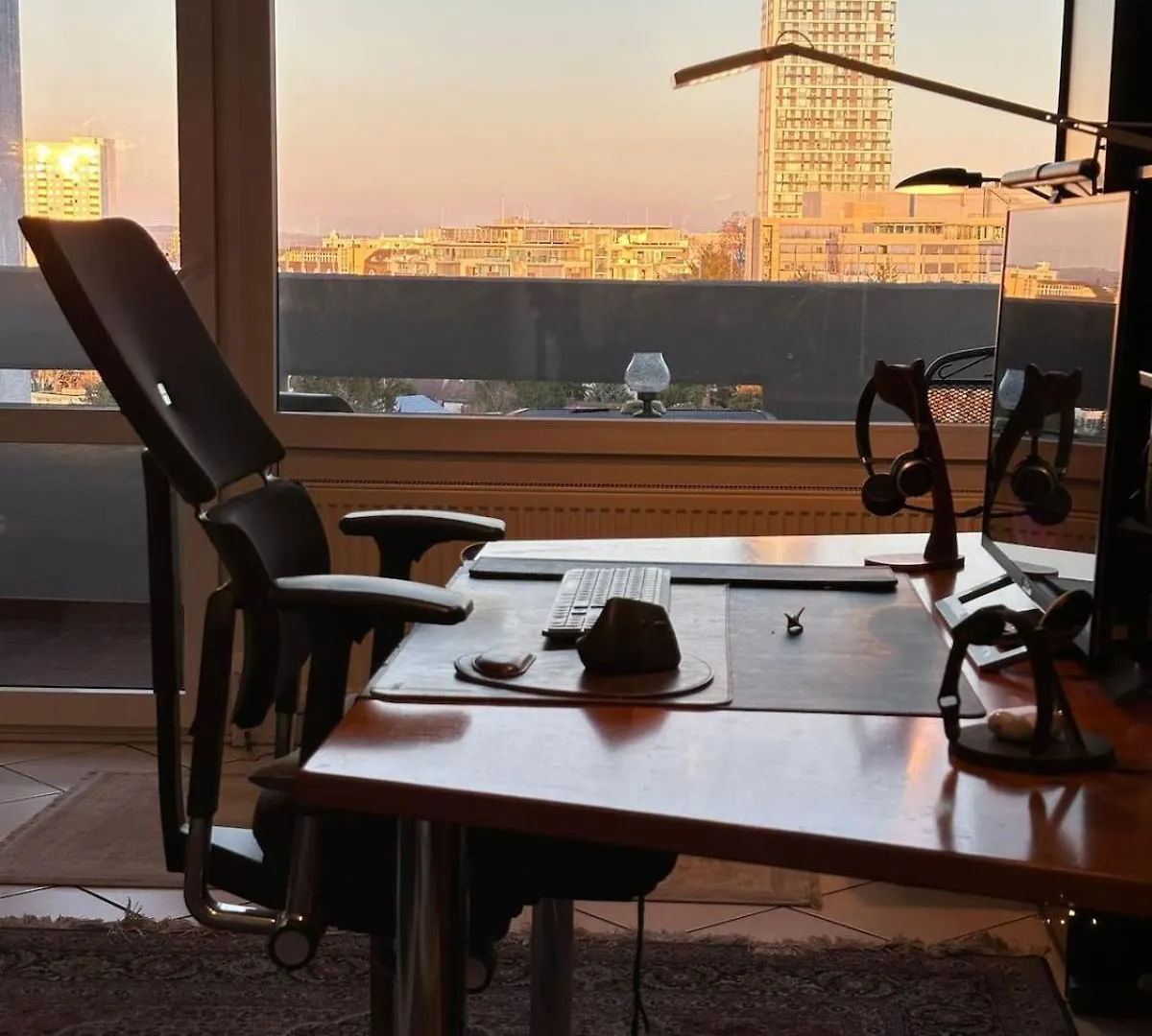 Middle Of Frankfurt - High Tech Business Studio - Move-In - Ideal For Single Business Person Frankfurt am Main Germany