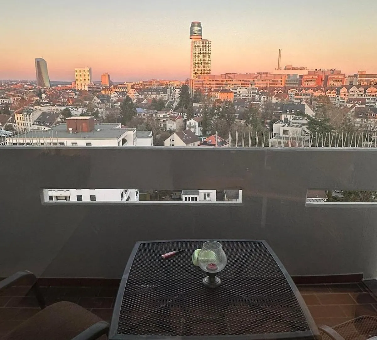 Apartment Middle Of Frankfurt - High Tech Business Studio - Move-In - Ideal For Single Business Person Frankfurt am Main Germany